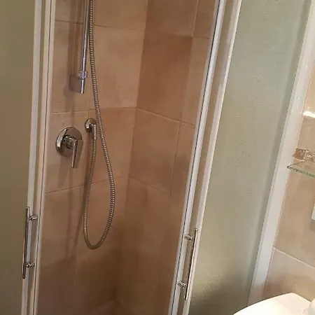 Alojamento de Acomodação e Pequeno-almoço B&B Alassio